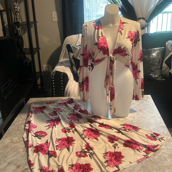 Plus Size -2pc Floral Skirt Set - Picture 12 of 14